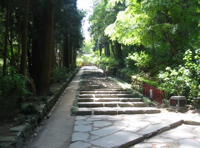 写真：施工箇所（神社階段）